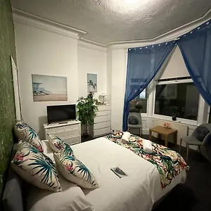 Green Paradise Apartment